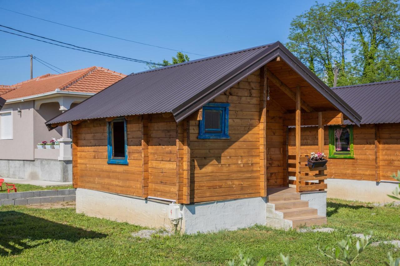 פודגוריצה Burzan Bungalovi מראה חיצוני תמונה