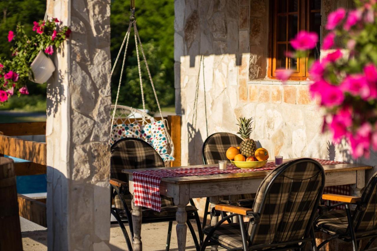פודגוריצה Burzan Bungalovi מראה חיצוני תמונה